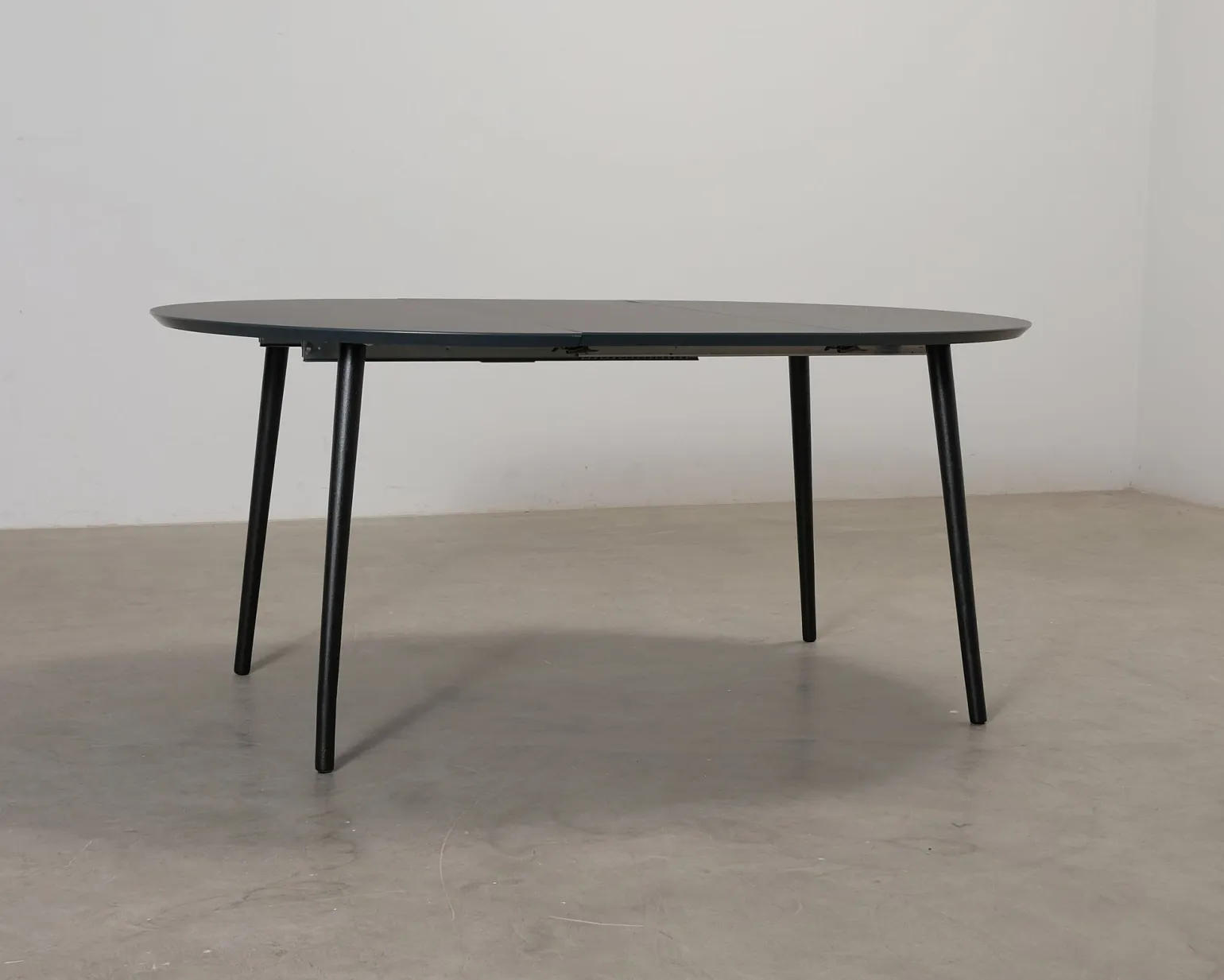 Sofacompany Amelia förlängningsbart matbord 120–170 cm svart
