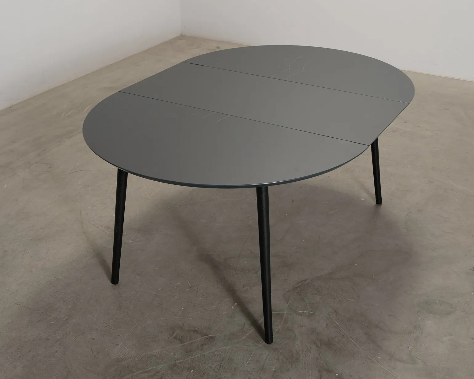 Sofacompany Amelia förlängningsbart matbord 120–170 cm svart