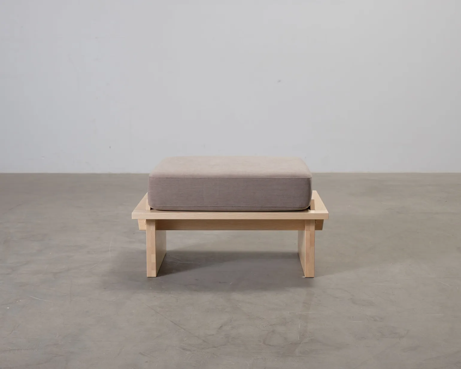 Sofacompany Wilson fotpall / soffbord beige