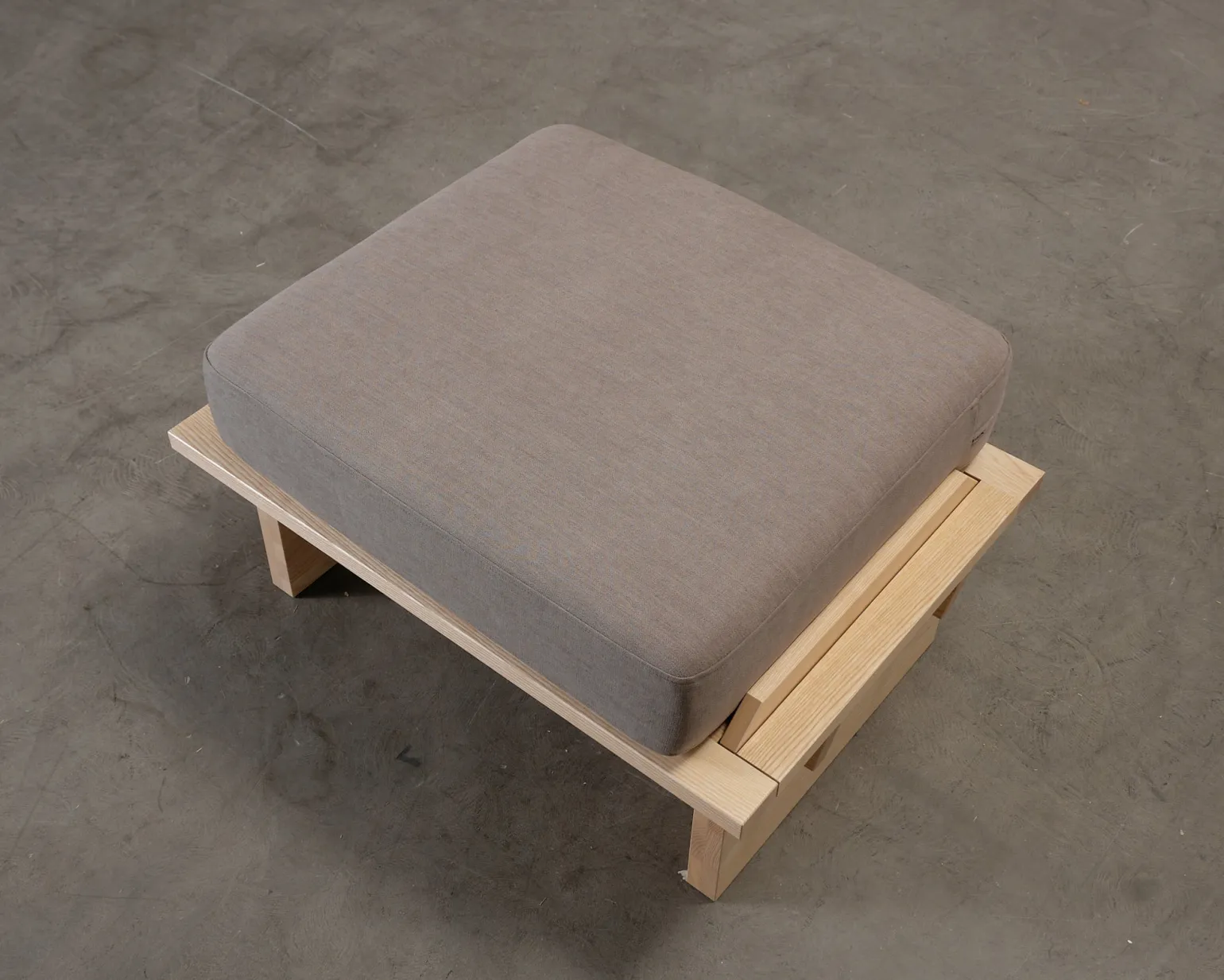 Sofacompany Wilson fotpall / soffbord beige