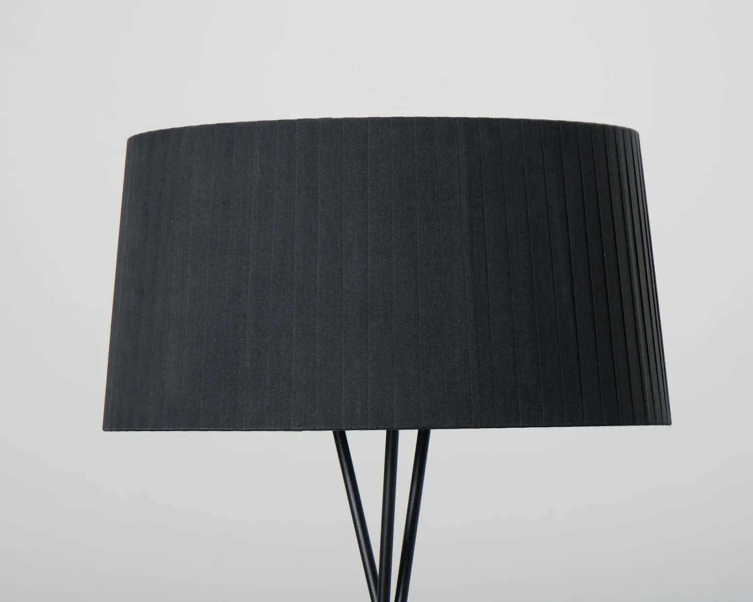 Stant & Cole Tripode G5 golvlampa svart