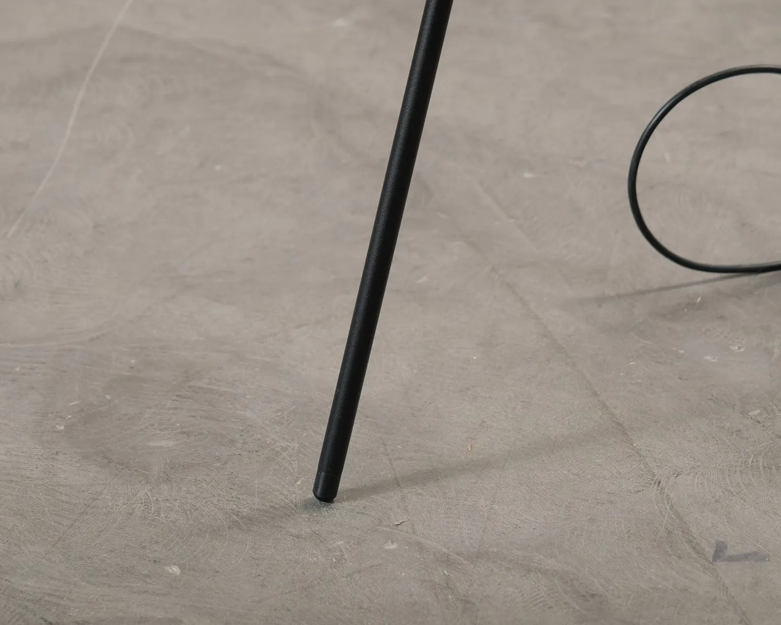 Stant & Cole Tripode G5 golvlampa svart