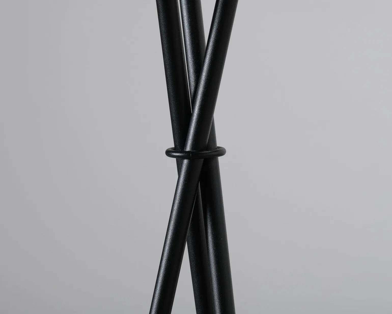 Stant & Cole Tripode G5 golvlampa svart