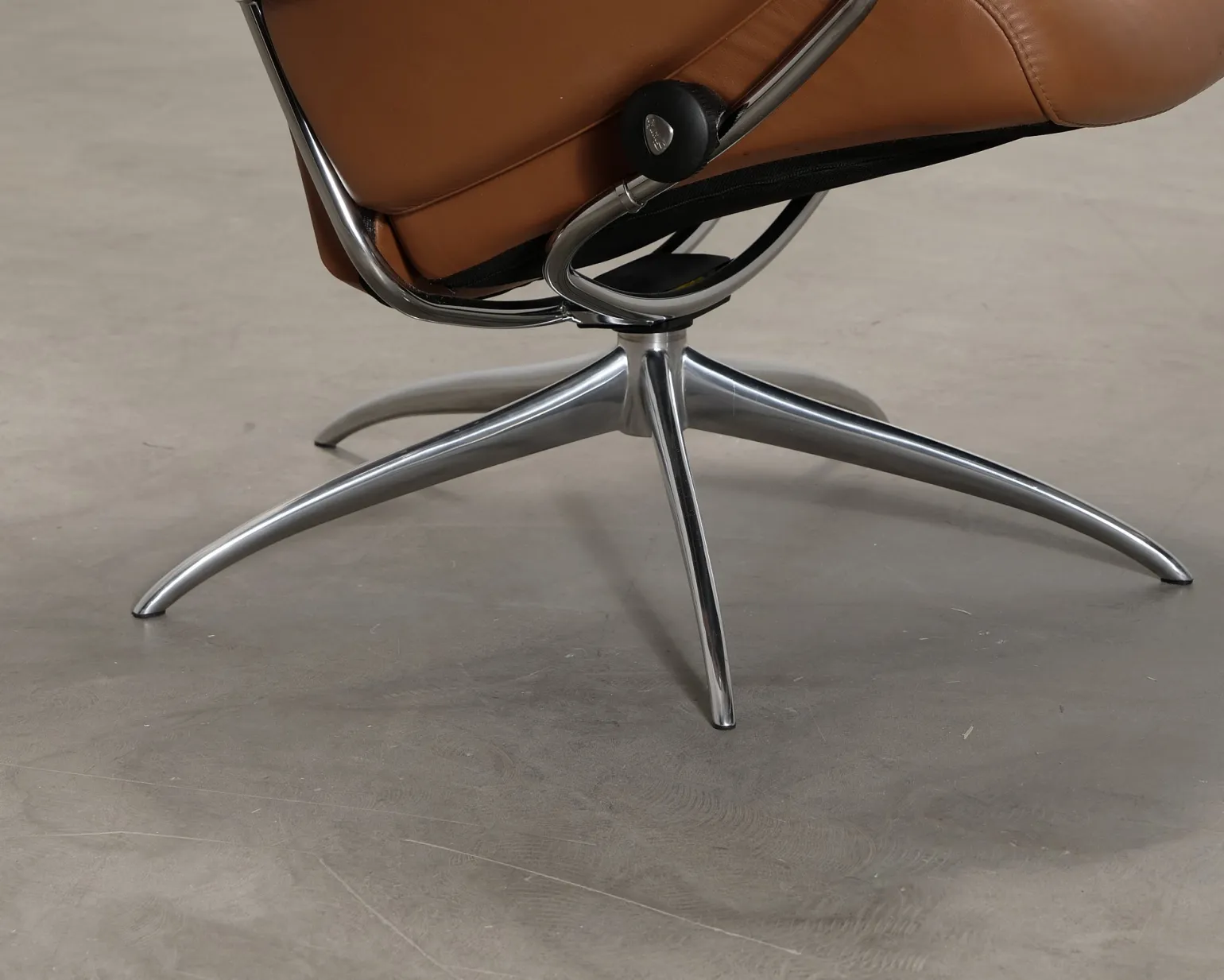 Stressless reclinerfåtölj med fotpall brunt läder