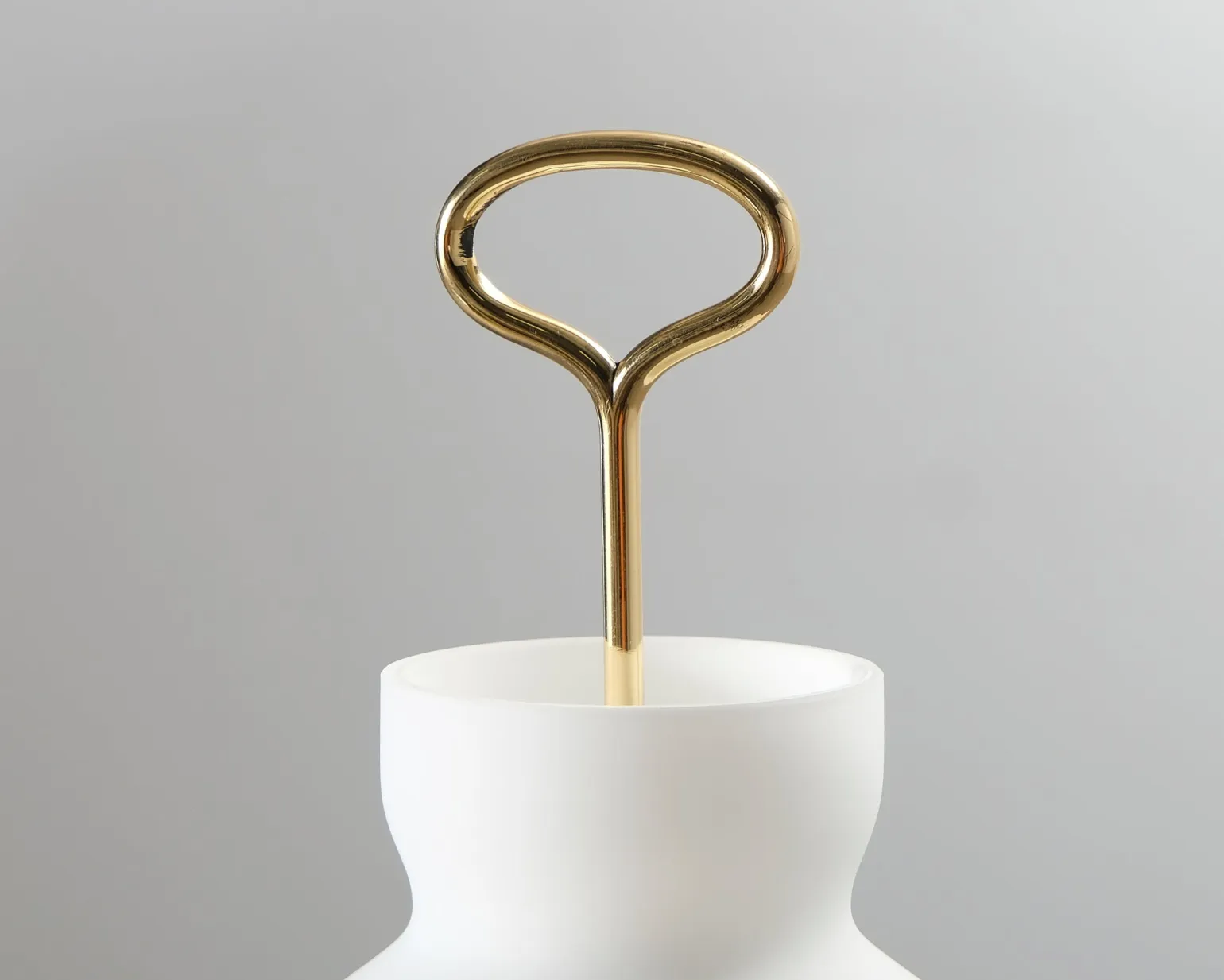 TATO Arenzano bordslampa vit / mässing