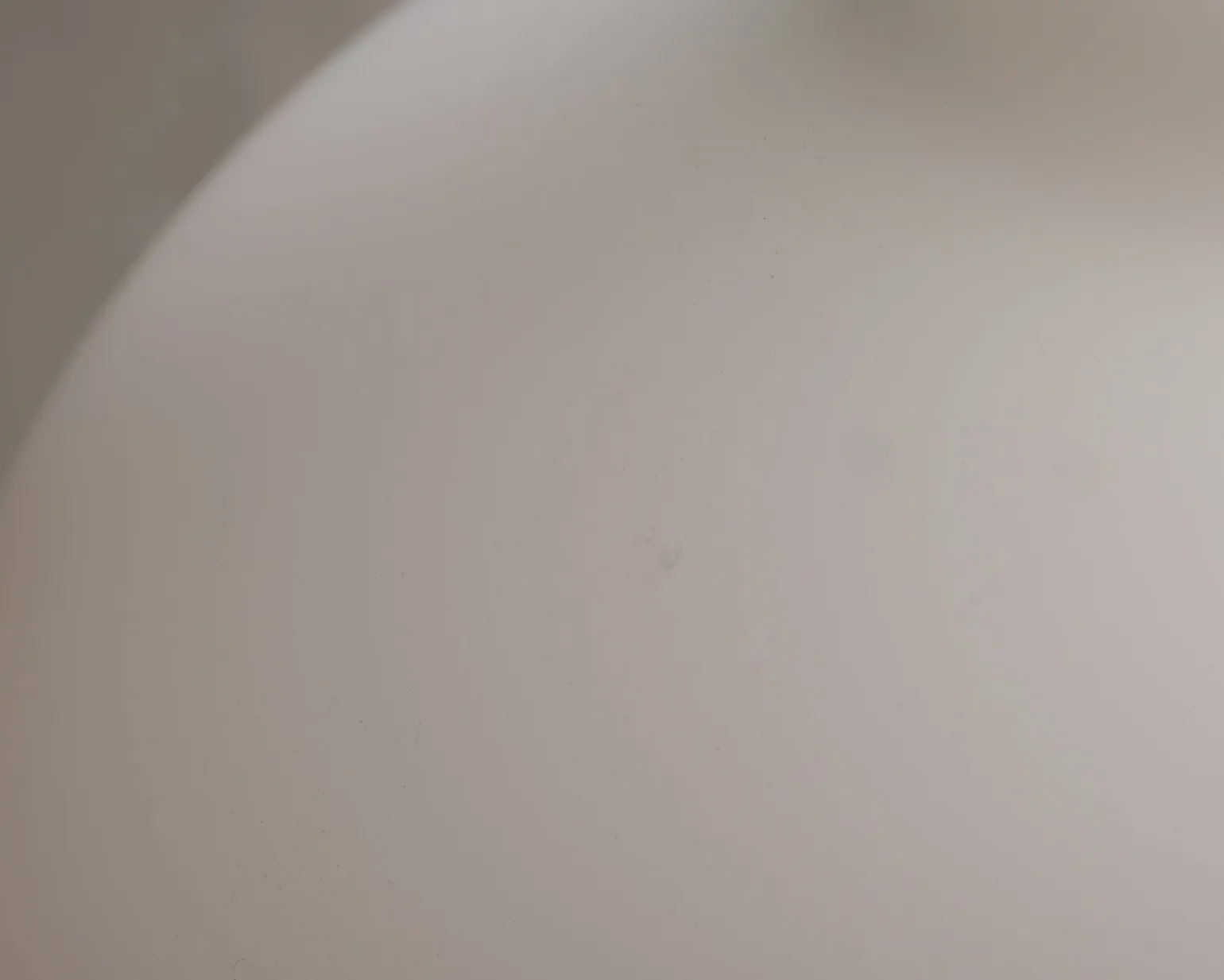 TATO Arenzano bordslampa vit / mässing