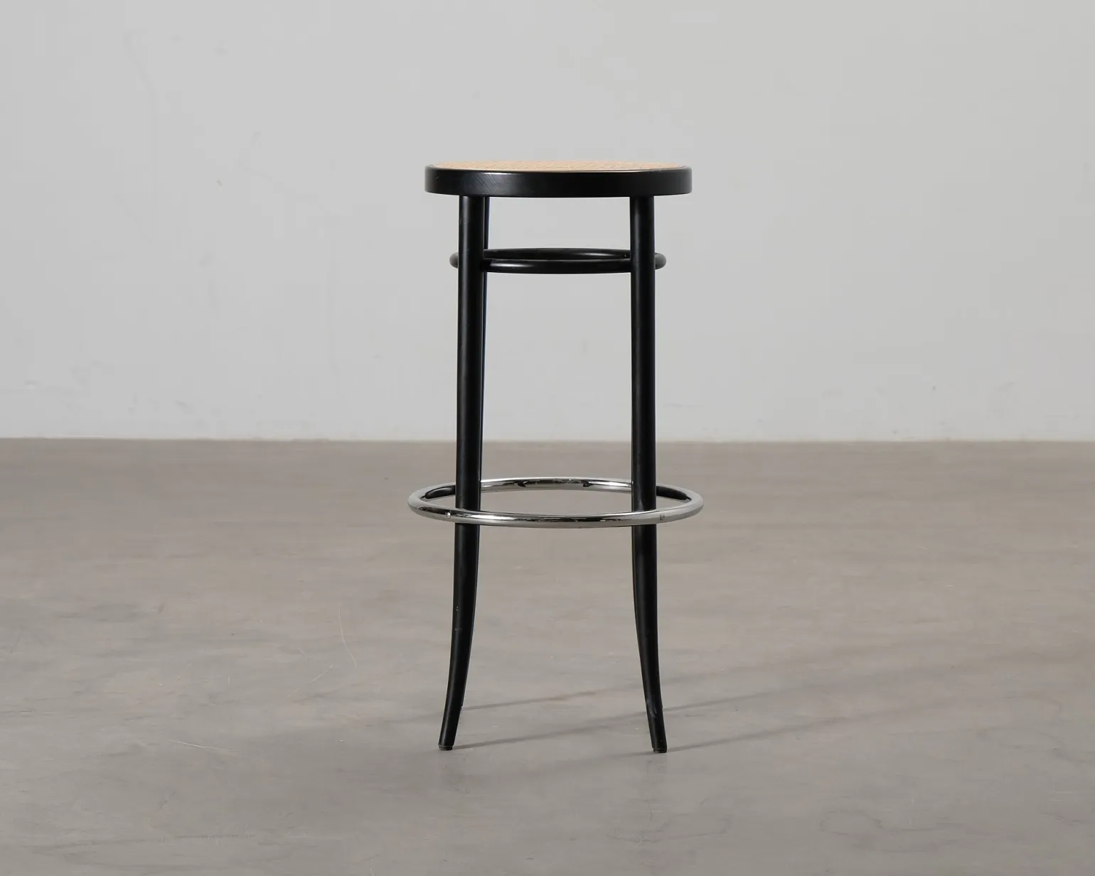 Thonet 204 RH barstol svart / rotting