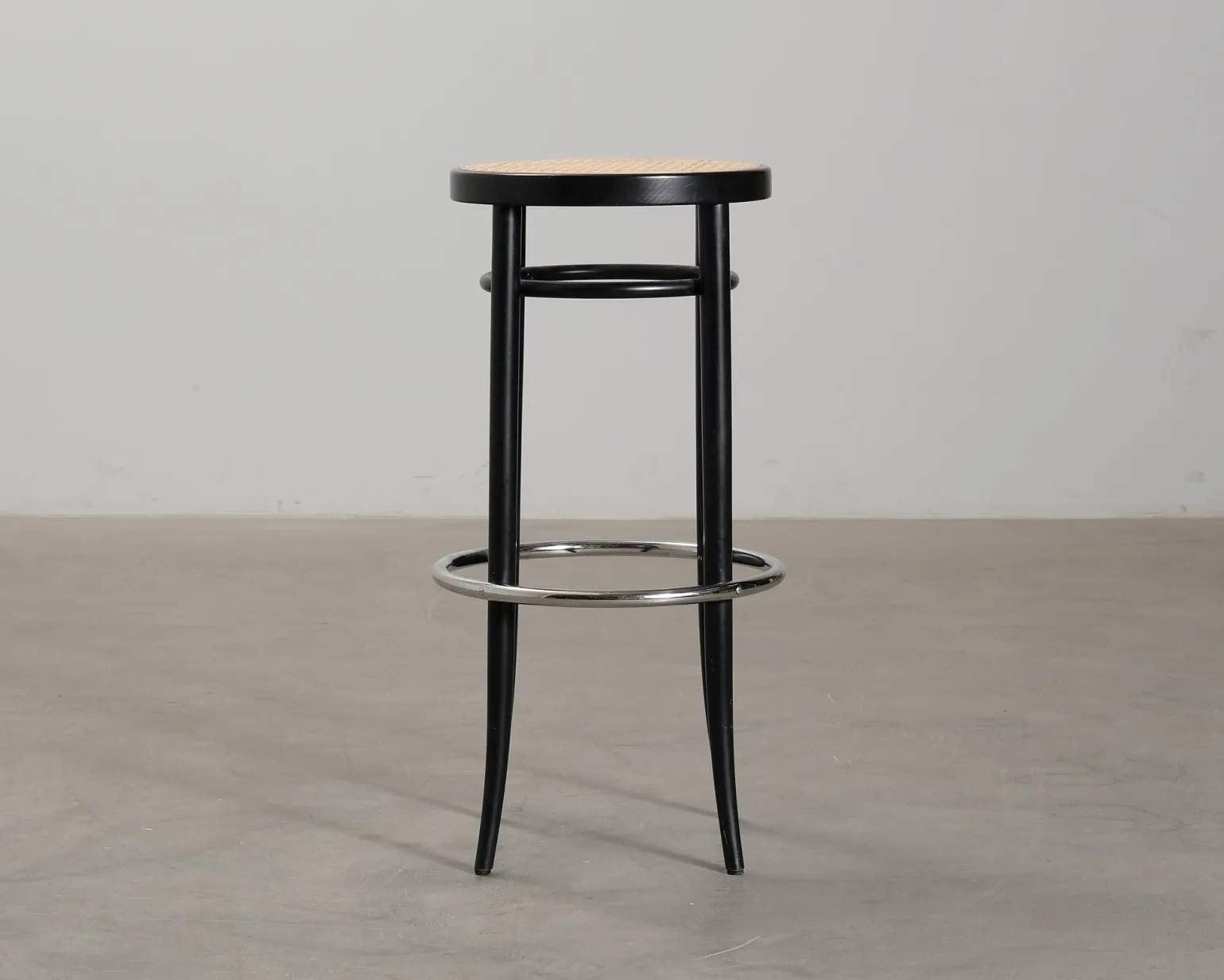 Thonet 204 RH barstol svart / rotting