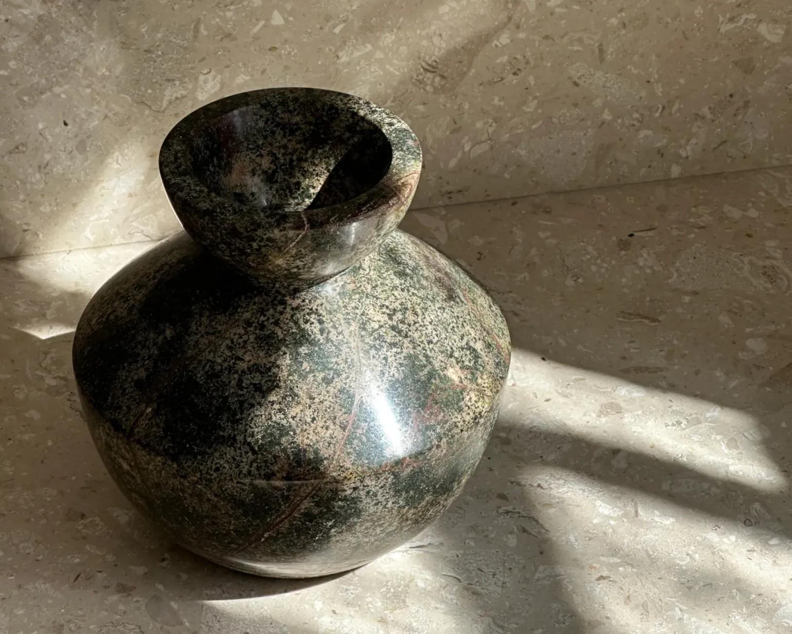 Tinted Objects Malmros vas brun marmor
