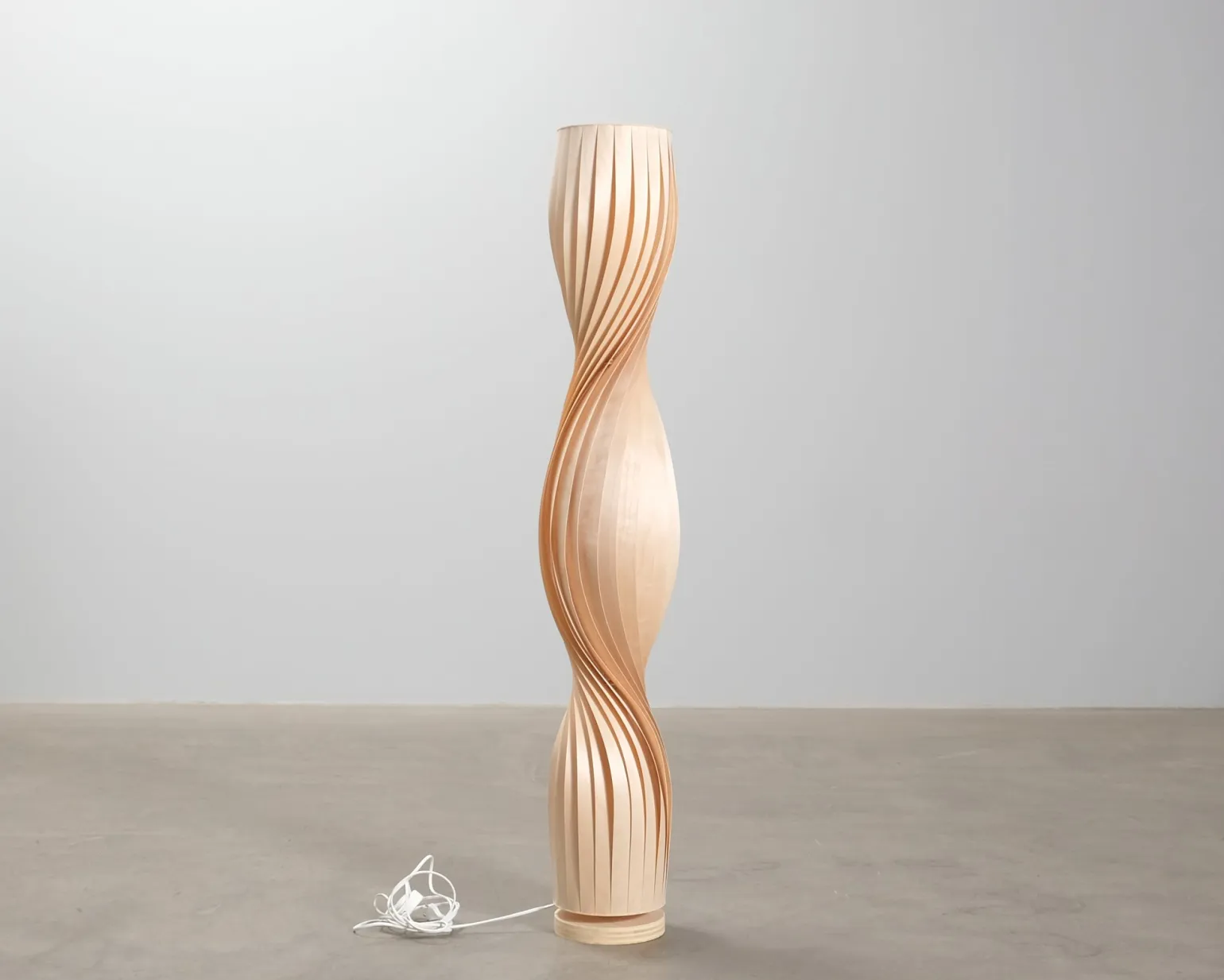 Tom Rossau TR4 golvlampa natural / björk
