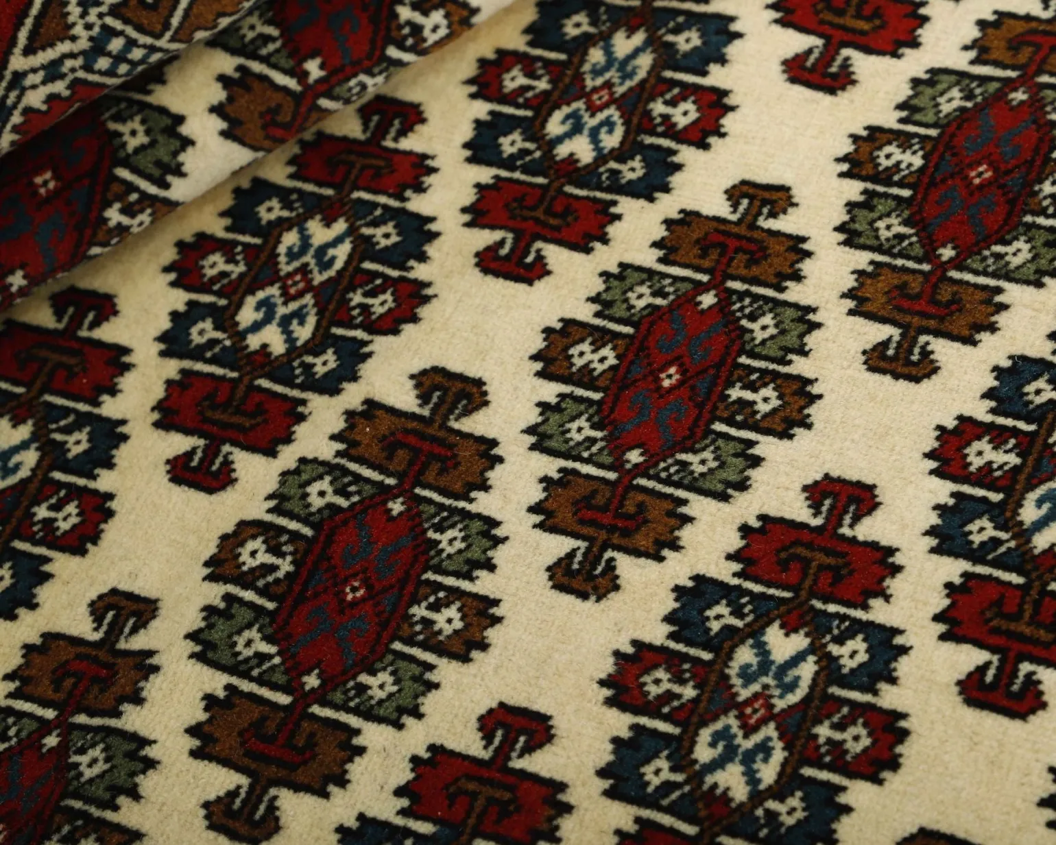 Torkaman Fine orientalisk matta 156 x 238 cm