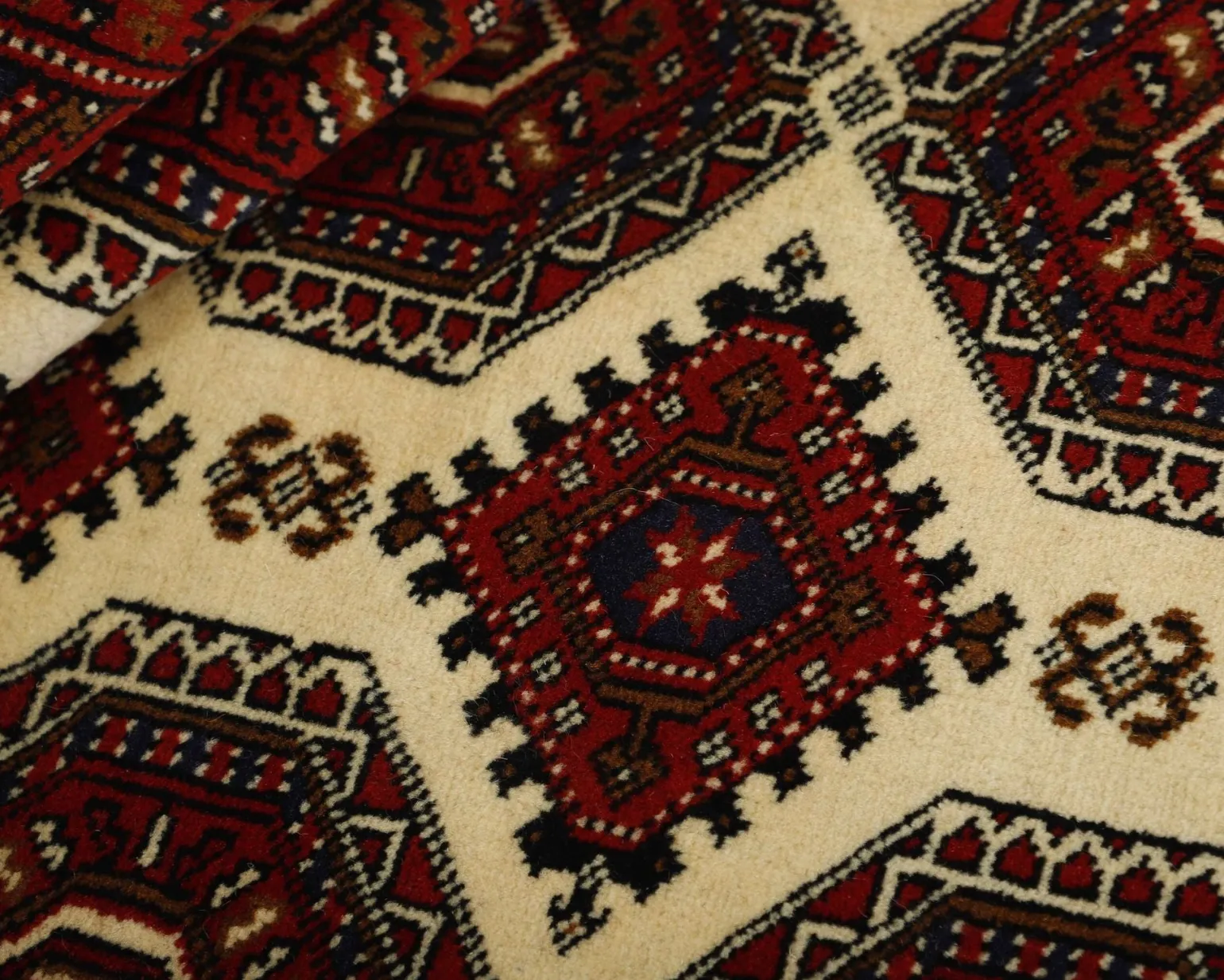 Torkaman Fine orientalisk matta 155 x 243 cm