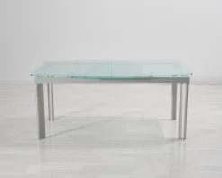 Utdragbart matbord med glasskiva
