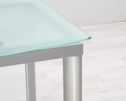 Utdragbart matbord med glasskiva