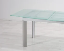 Utdragbart matbord med glasskiva