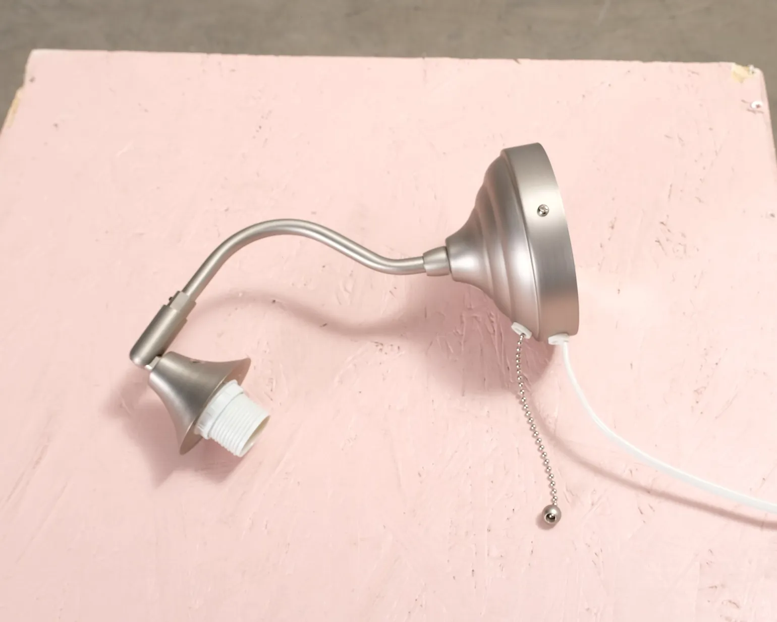 Vägglampa i metall