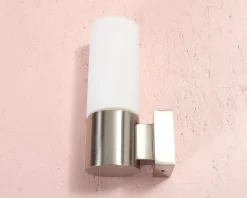Vägglampa i metall