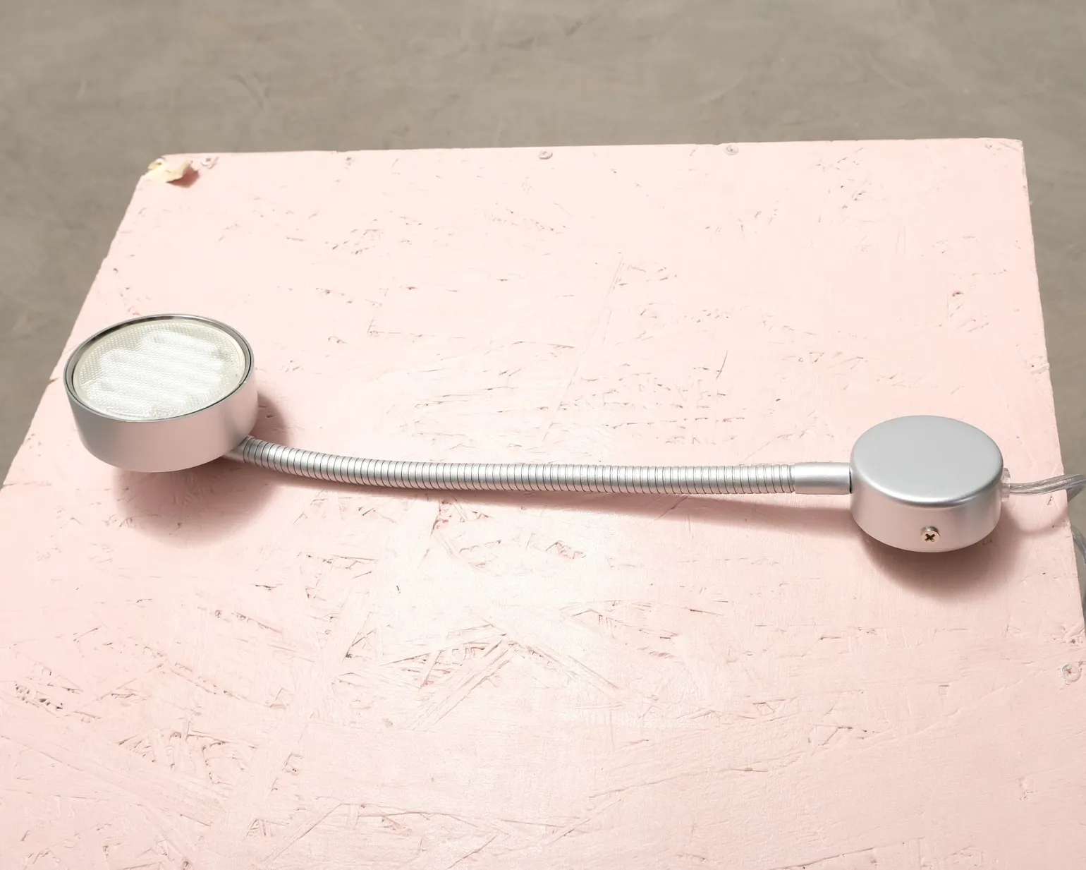 Vägglampa metall