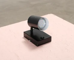 Vägglampa svart