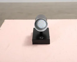 Vägglampa svart