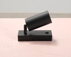 Vägglampa svart