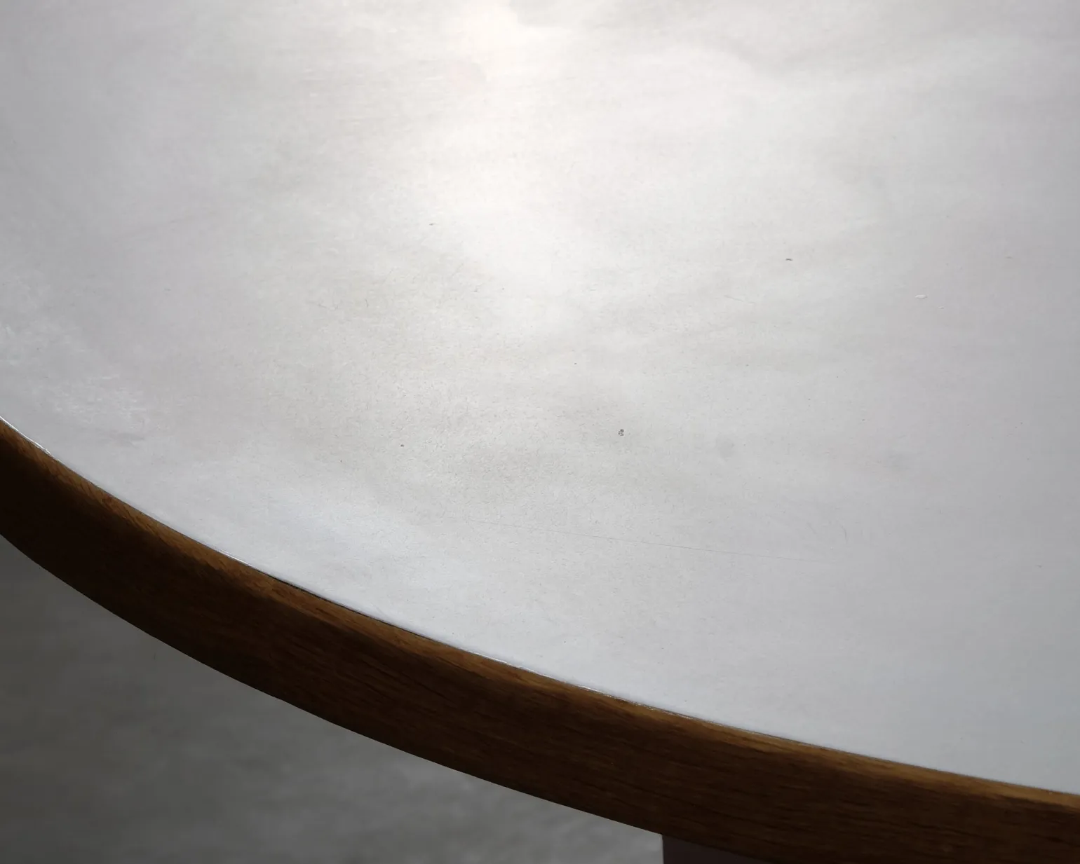 Vintage bordsskiva ø 120 cm vit laminat
