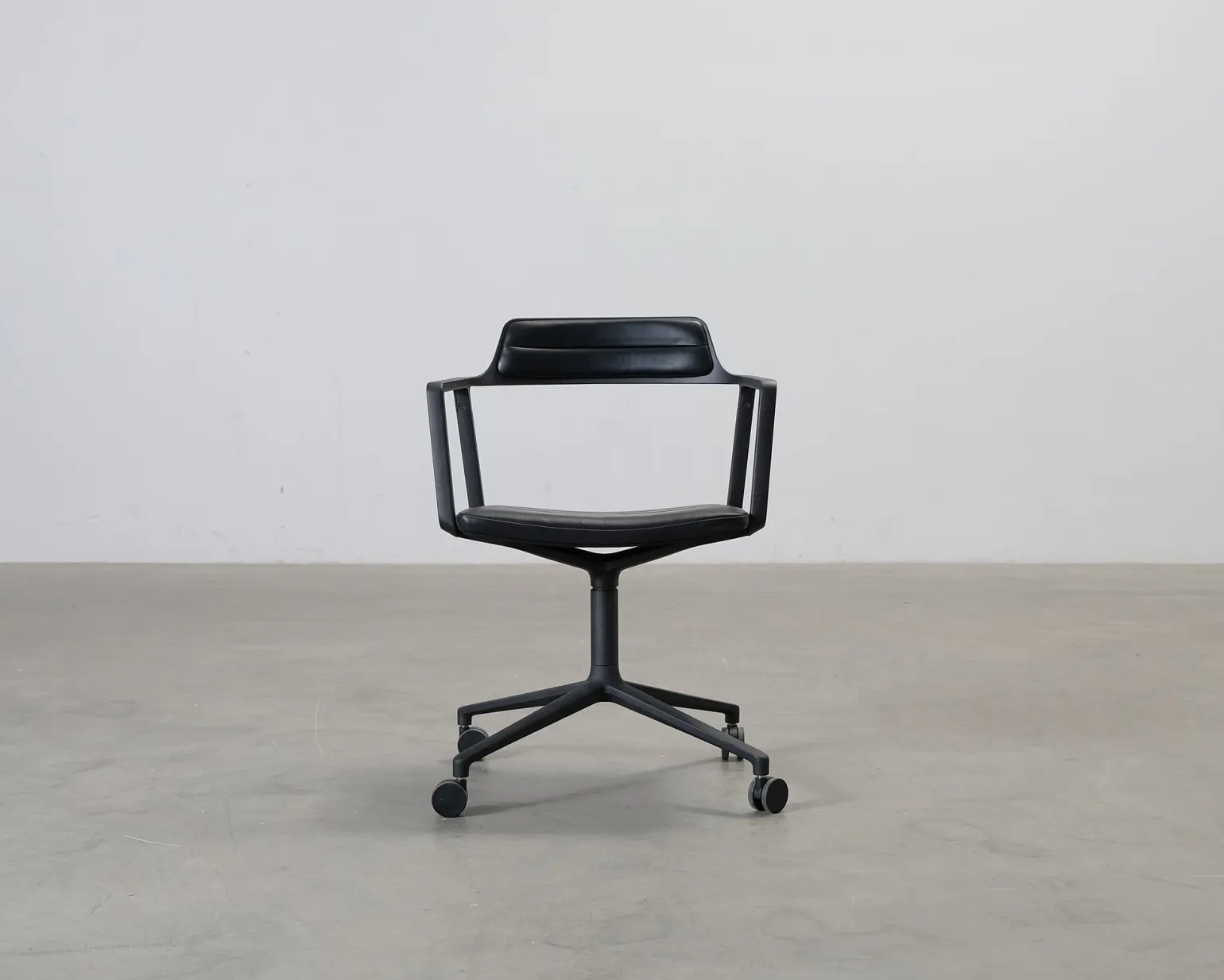 Vipp 452 kontorsstol svart läder