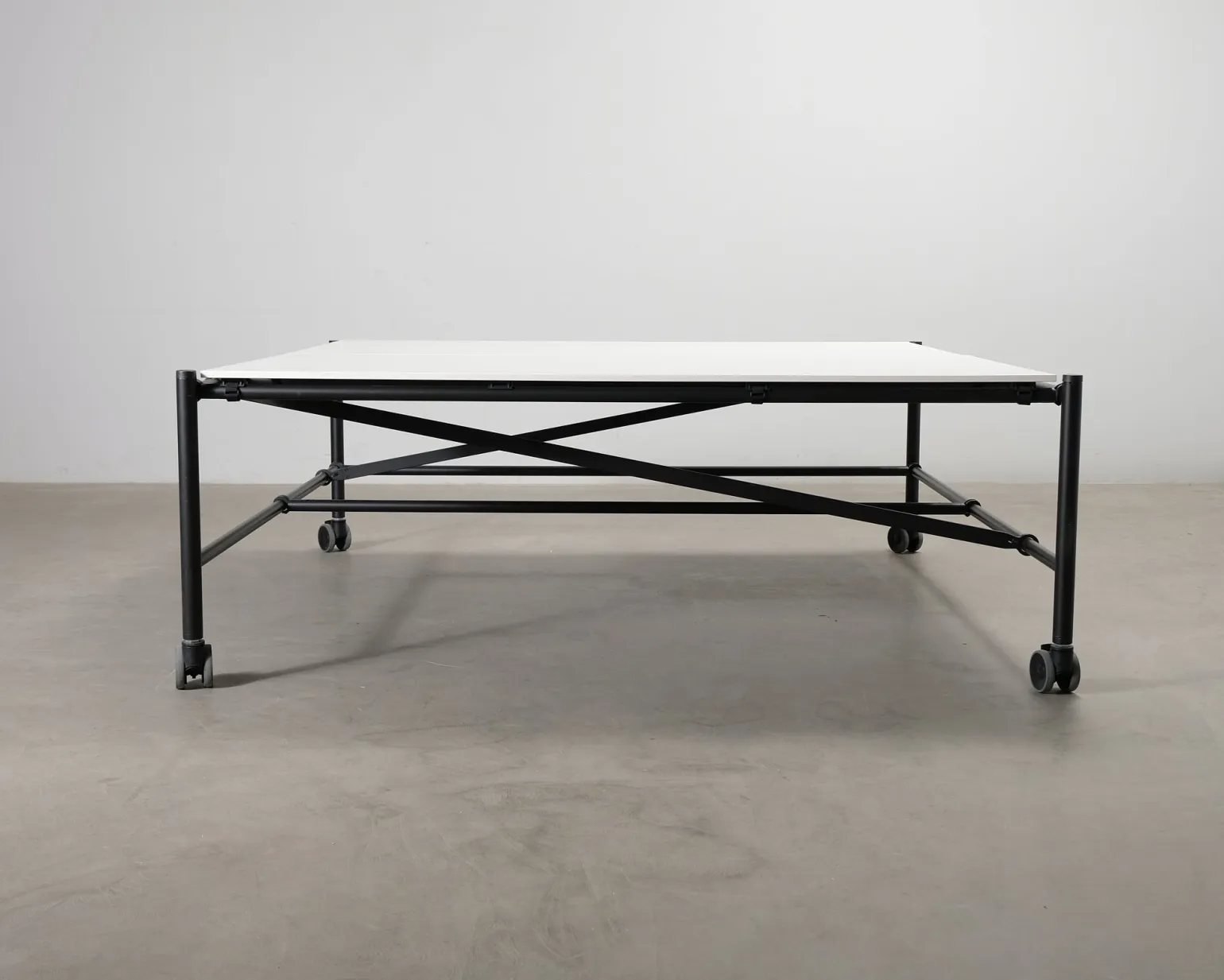 Vitra Comma bord 200 x 200 cm cm vit / svart