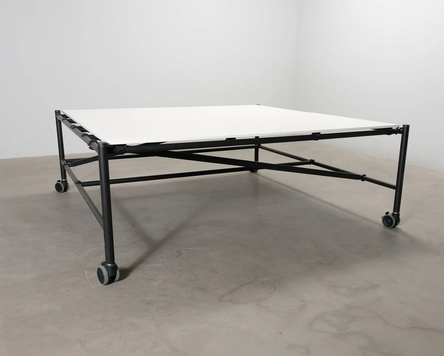 Vitra Comma bord 200 x 200 cm cm vit / svart