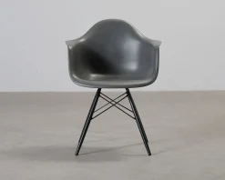 Vitra Eames DAW stol grå