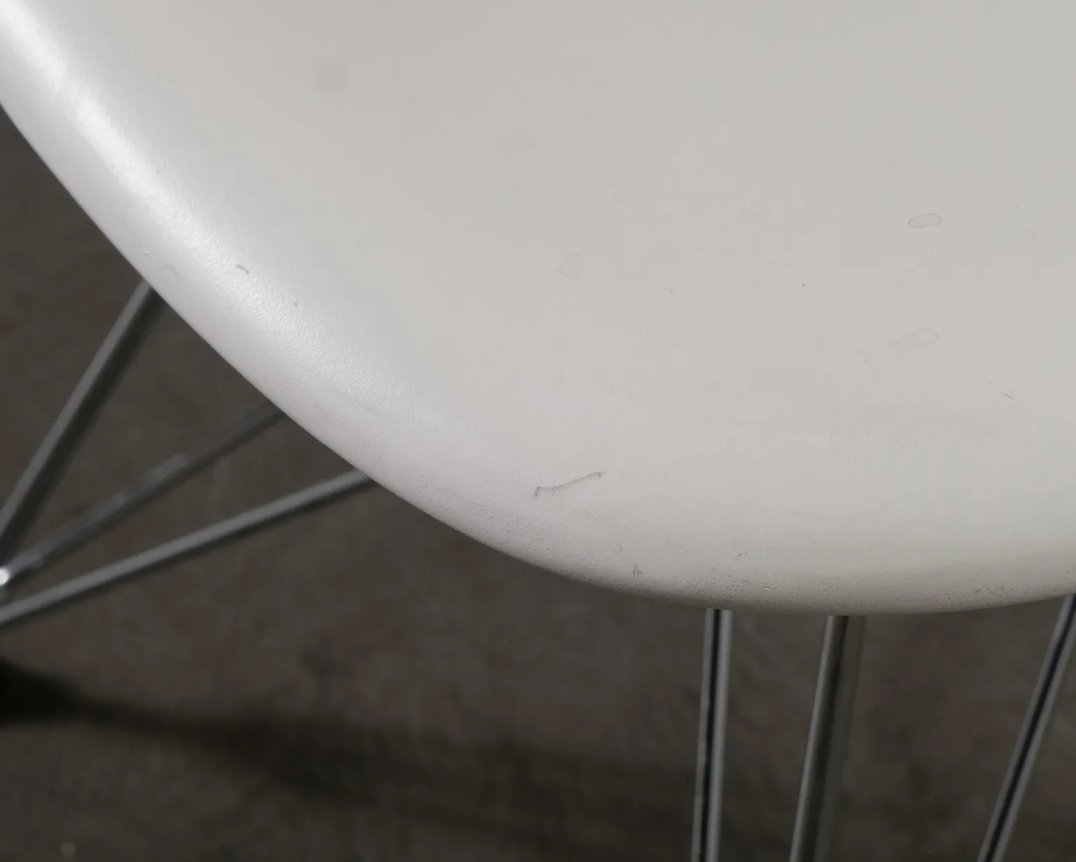 Vitra Eames DSR stol vit