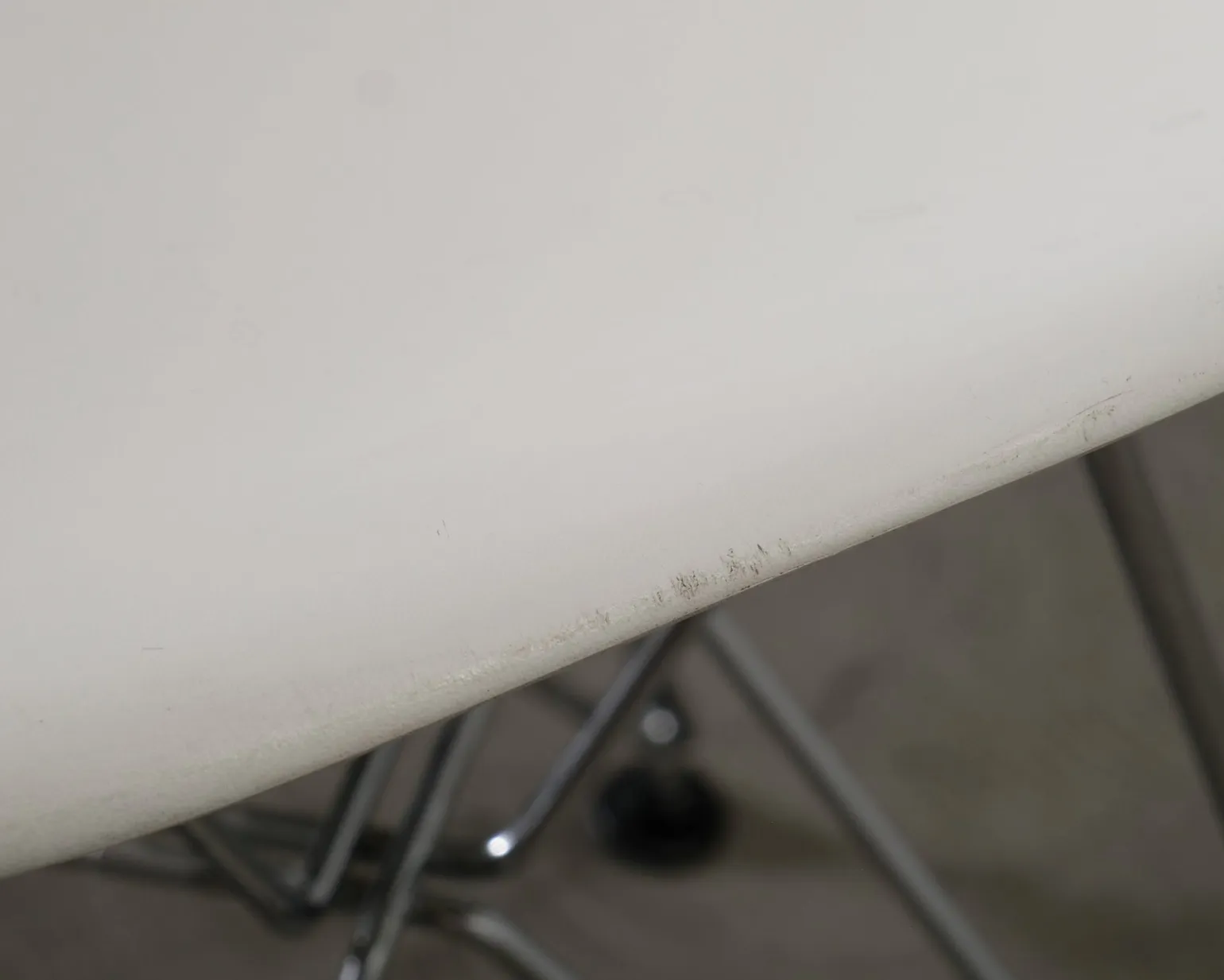 Vitra Eames DSR stol vit