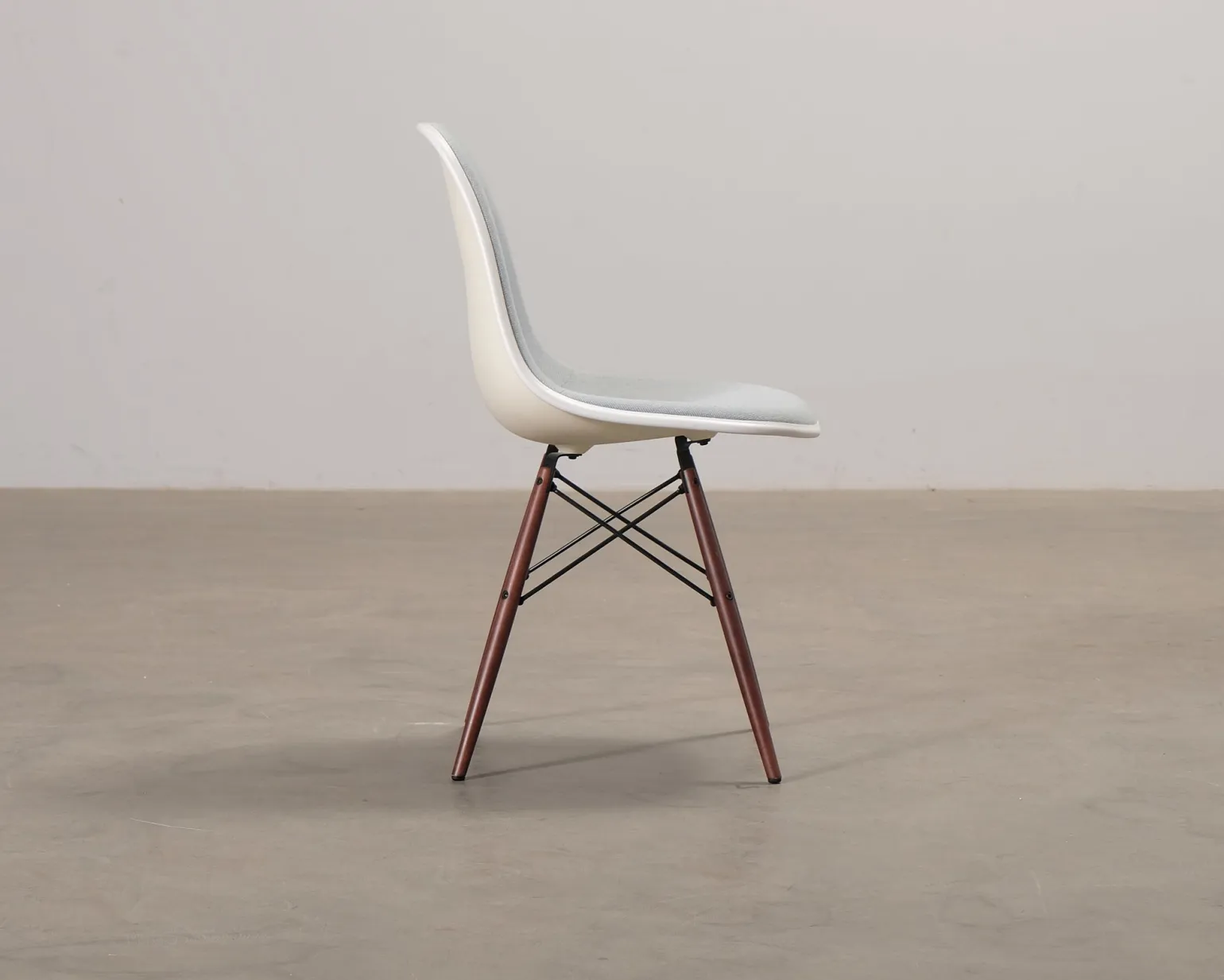 Vitra Eames DSW stol