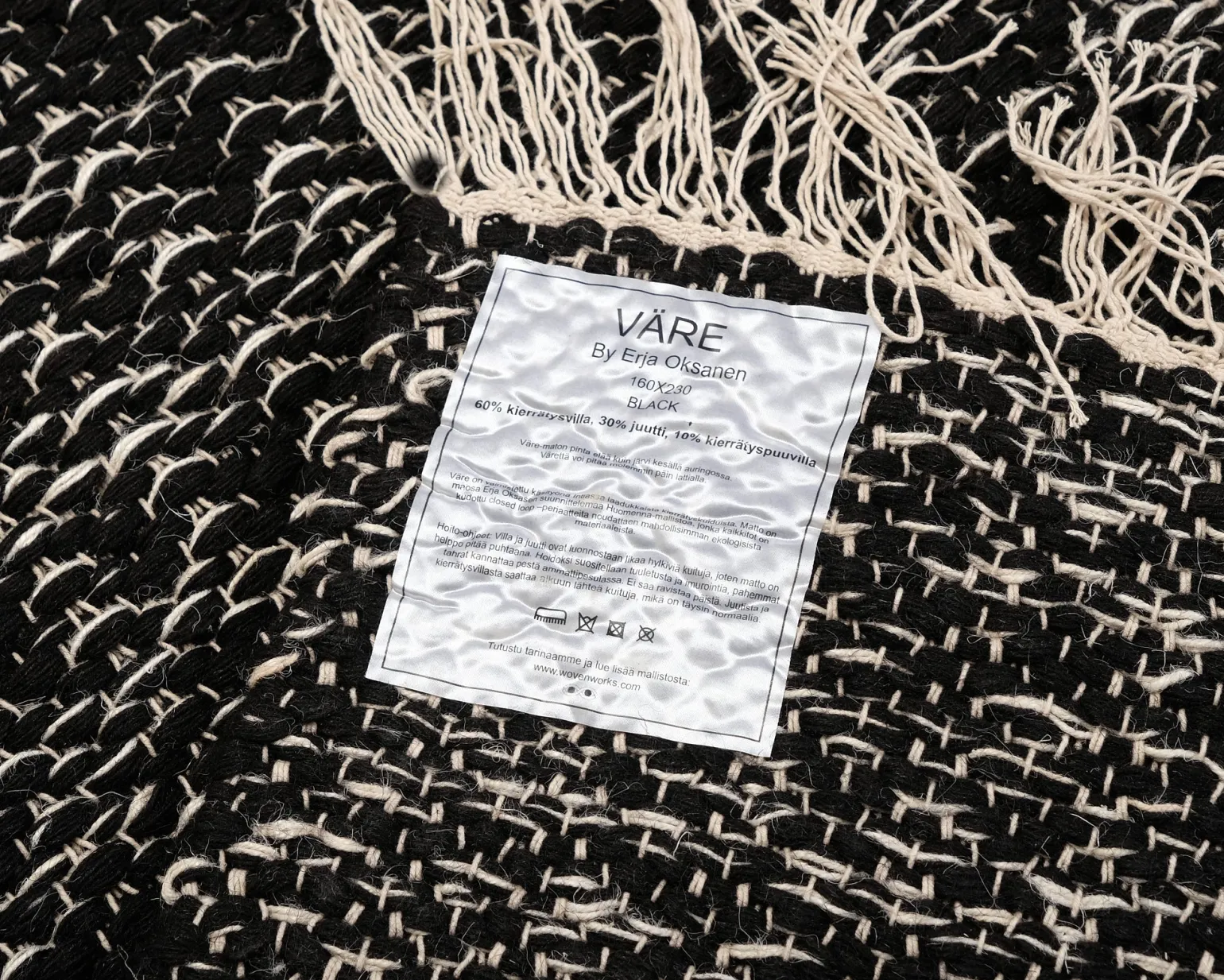 Woven Works Väre matta 160 x 230 cm svart