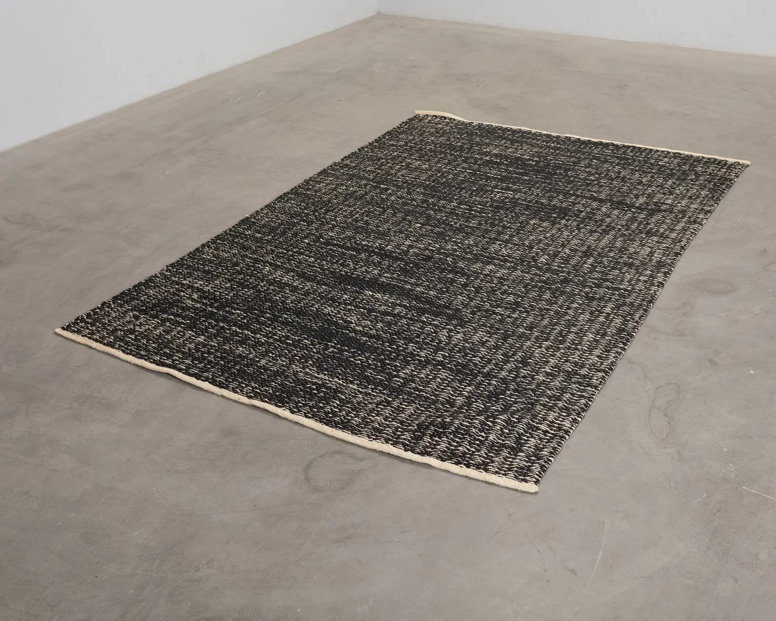 Woven Works Väre matta 160 x 230 cm svart