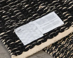 Woven Works Väre matta 160 x 230 cm svart
