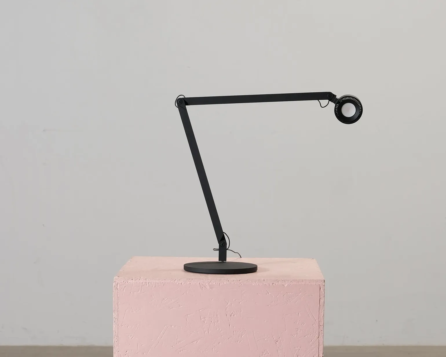 Wästberg w227 Winkel bordslampa svart