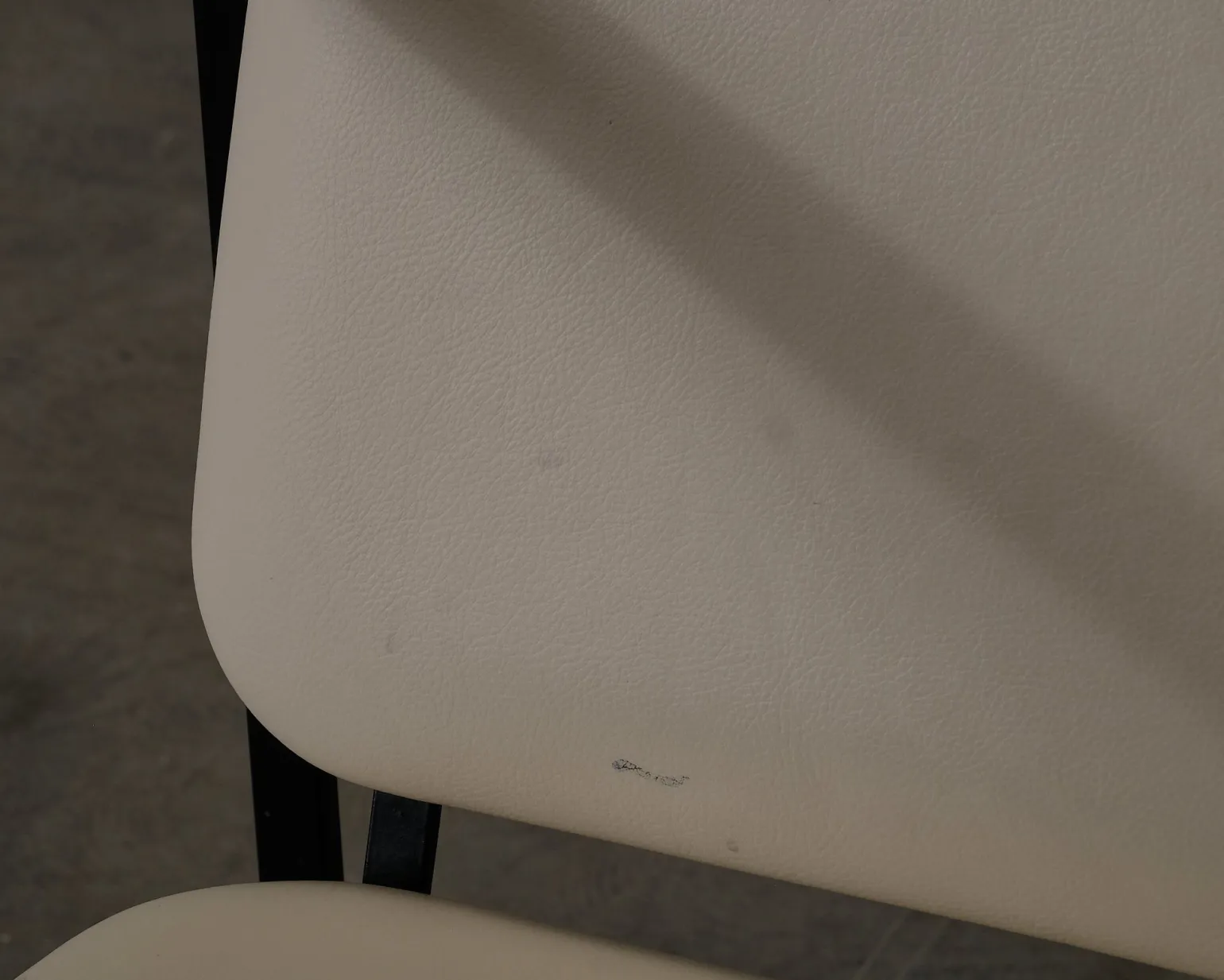 Yrjö Kukkapuro Avarte stol vit
